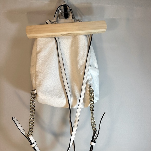 Victoria’s Secret V-Quilt White Small Backpack Double Straps Pockets Zippers - Picture 5 of 10